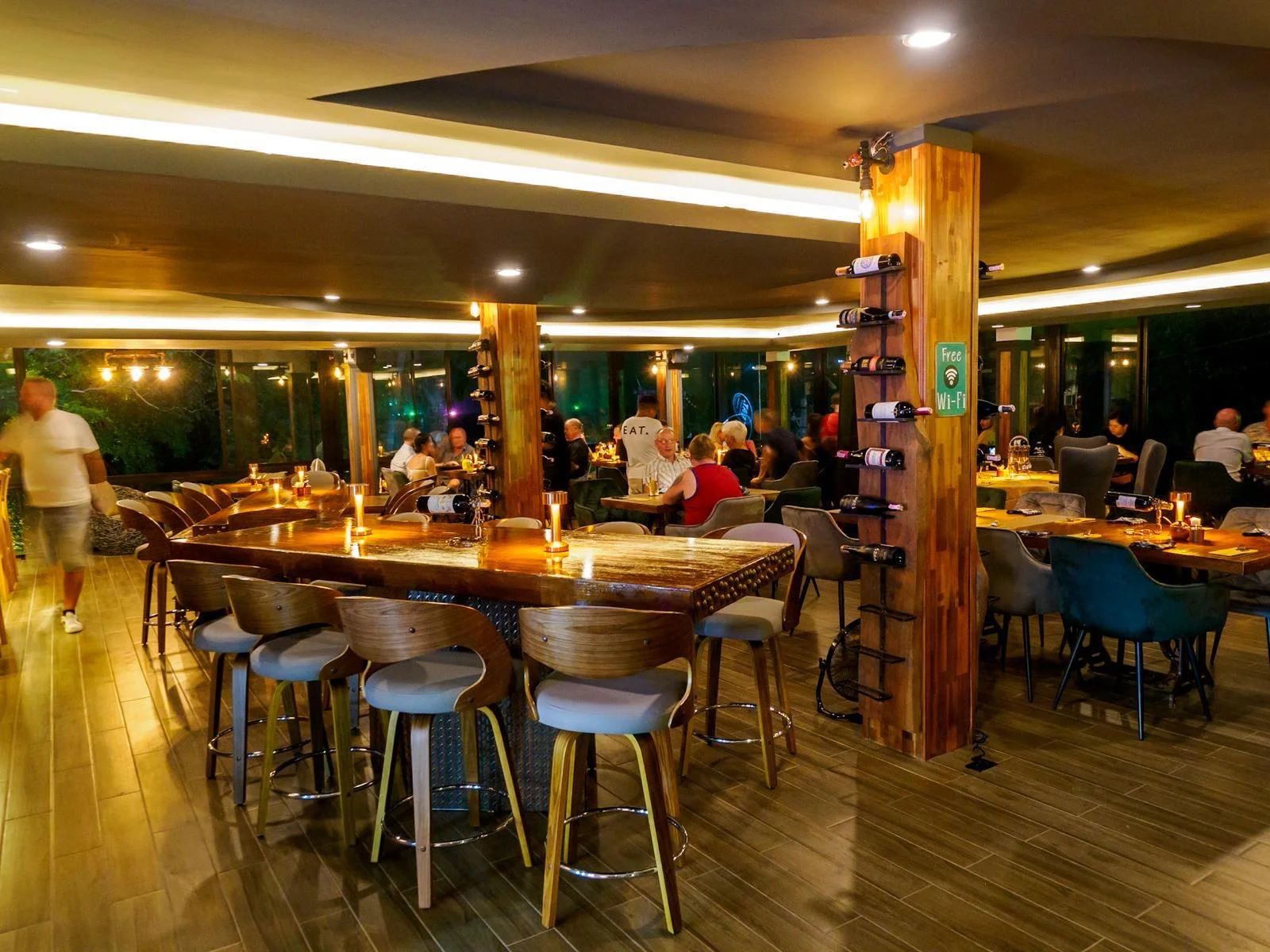 Restaurant atmosphere at EAT Bar and Grill